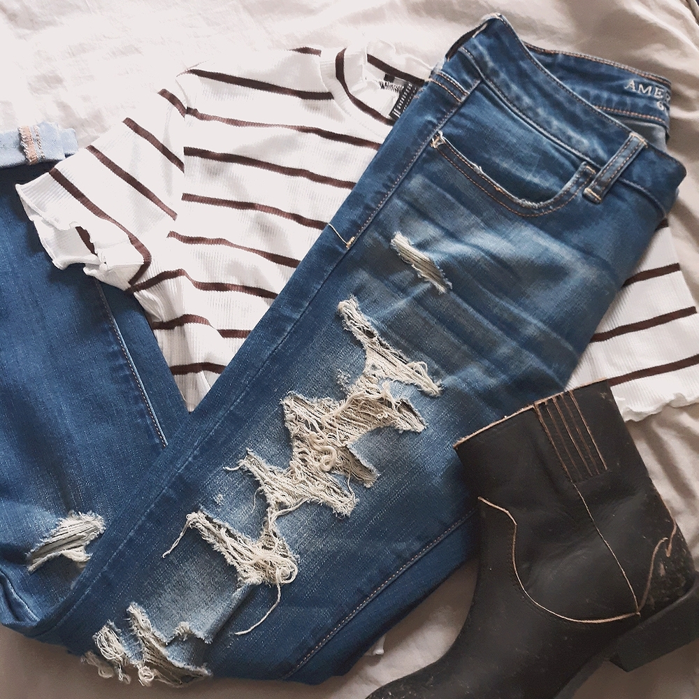 { AE SKINNY JEANS }